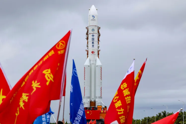 China abruptly postpones lunar mission launch